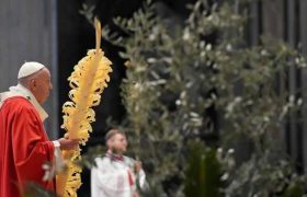 "ვიზრუნოთ მათზე, ვინც იტანჯება და ვისაც ყველაზე მეტად უჭირს" - რომის პაპმა ფრანცისკემ ბზობის დღესასწაული წმინდა პეტრეს ცარიელ ტაძარში აღნიშნა