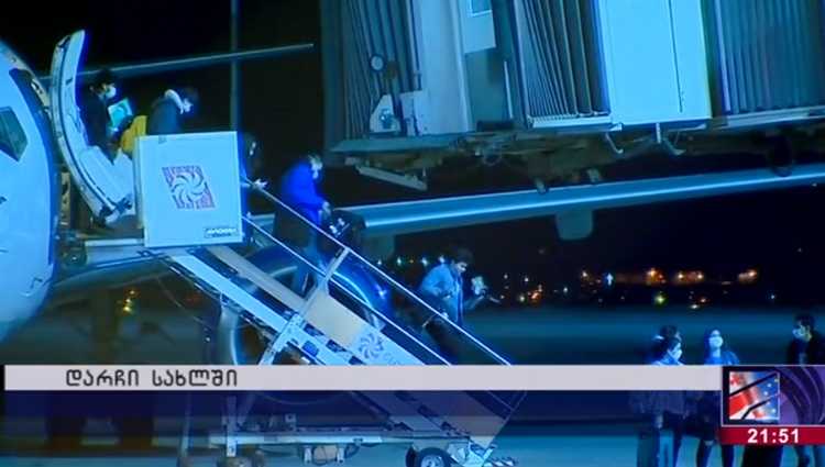 ვაშინგტონიდან თბილისში სპეცრეისით 79 ქართველი და 35 სომეხი მოსწავლე ჩამოიყვანეს