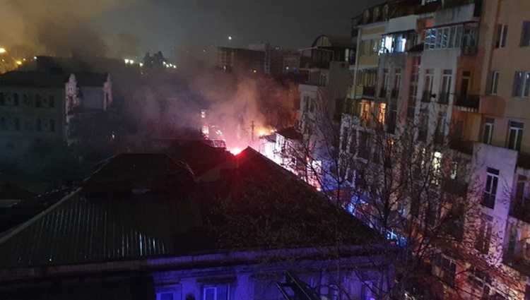 ბათუმში 4 ოჯახს საცხოვრებელი დაეწვა