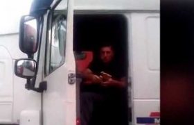 "იხოცებიან ეს ბიჭები, საკვები და ფული აღარ აქვთ..." - აზერბაიჯანის საზღვართან ჩარჩენილი ქართველ მძღოლებს ქვეყანაში არ უშვებენ