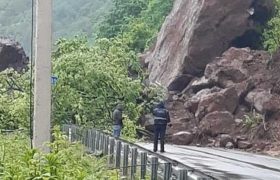 ბათუმი-ქედას გზაზე მეწყერი ჩამოწვა ბათუმი-ქედას გზაზე მეწყერი ჩამოწვა