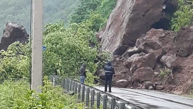 ბათუმი-ქედას გზაზე მეწყერი ჩამოწვა