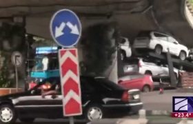 გმირთა მოედნის ესტაკადის ქვეშ სატვირთო მანქანა გაიჭედა გმირთა მოედნის ესტაკადის ქვეშ სატვირთო მანქანა გაიჭედა