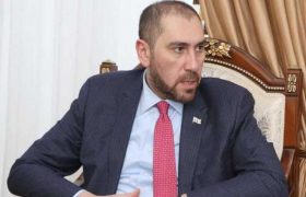 კოვიდ 19-ით დაინფიცირებულ ზურაბ აბაშიძეს ყაზახი ექიმები მკურნალობენ