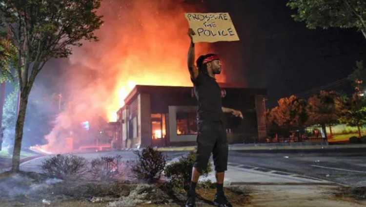 ატლანტაში პოლიციამ ცრემლმდენი გაზი გამოიყენა