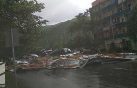 ძლიერმა ქარმა გორში 5-სართულიან კორპუსს სახურავი გადახადა