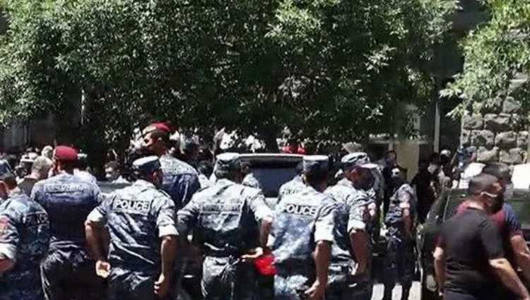 სომხეთში ოპოზიციის აქციაზე 91 პირი დააკავეს