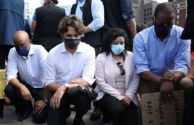 ჯასტინ ტრუდომ ჯორჯ ფლოიდის ხსოვნის აქციაზე დაიჩოქა