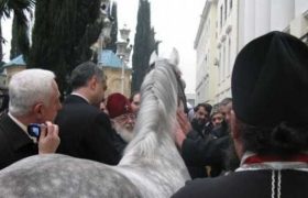 ''ხაზარაძის ნაჩუქარი ცხენი ამინი პატრიარქმა ღარიბაშვილს აჩუქა''