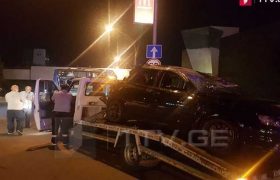 აღმაშენებლის ხეივანში 2 მსუბუქი ავტომობილი და ავტობუსი შეეჯახნენ - 4 ადამიანი დაშავდა აღმაშენებლის ხეივანში 2 მსუბუქი ავტომობილი და ავტობუსი შეეჯახნენ - 4 ადამიანი დაშავდა