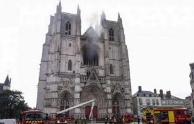 ნანტში პეტრე-პავლეს ტაძარს ცეცხლი გაუჩნდა - პროკურორი განზრახ გაჩენას არ გამორიცხავს ნანტში პეტრე-პავლეს ტაძარს ცეცხლი გაუჩნდა - პროკურორი განზრახ გაჩენას არ გამორიცხავს