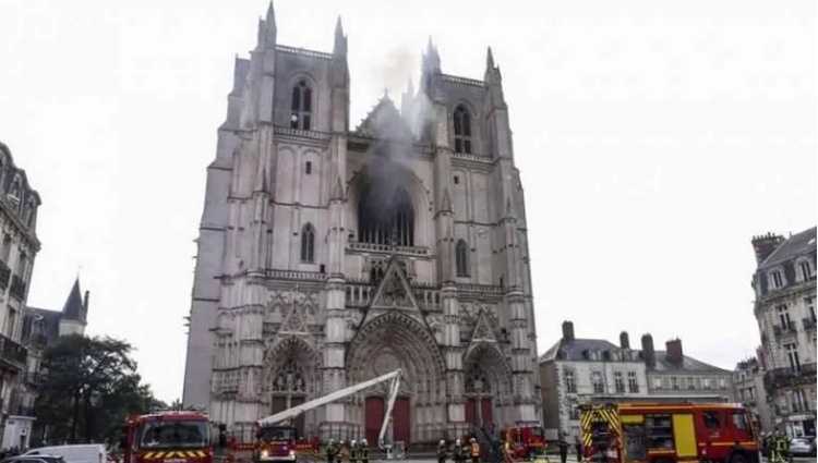 ნანტში პეტრე-პავლეს ტაძარს ცეცხლი გაუჩნდა - პროკურორი განზრახ გაჩენას არ გამორიცხავს