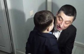სასწავლო წლის დაწყებისას, 17 წლამდე მოქალაქეები 200-ლარიან დახმარებას მიიღებენ 