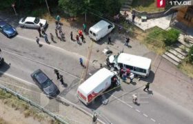 ლიკანთან 2 სამარშრუტო ტაქსი ერთმანეთს შეეჯახა - 10 ადამიანი დაშავდა