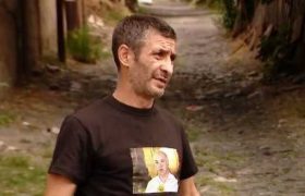 "17 კაცი უნდა გაამწაროს, თან ჩალიჩობს პარლამენტში შესვლას" - დაკავებულის მამა მირიან ნიკოლაძეს სიცრუეში ადანაშაულებს 