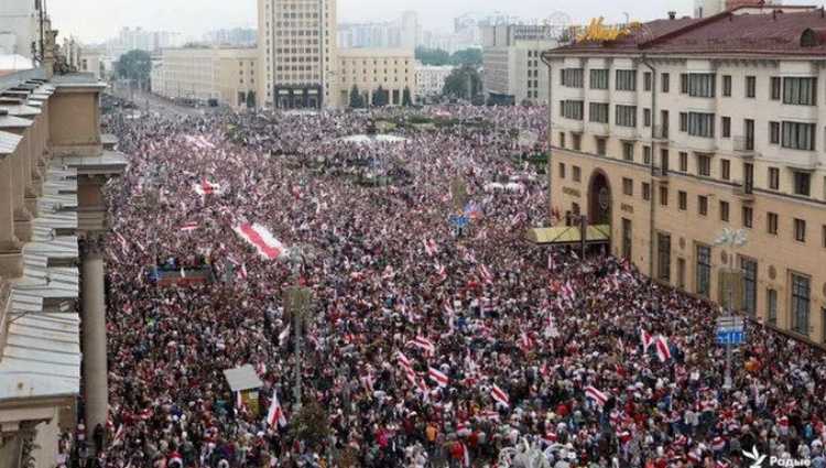 "შს მინისტრი ციხეში!" - მინსკში მასობრივი საპროტესტო მიტინგი მიმდინარეობს