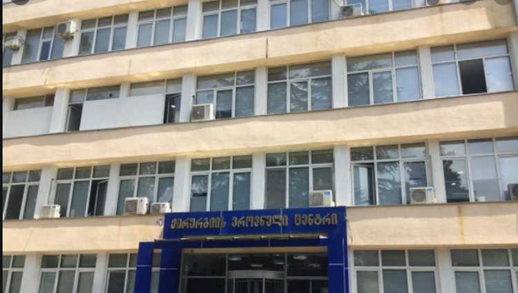 ქირურგიის ცენტრის მე-4 სართულიდან პაციენტი გადახტა