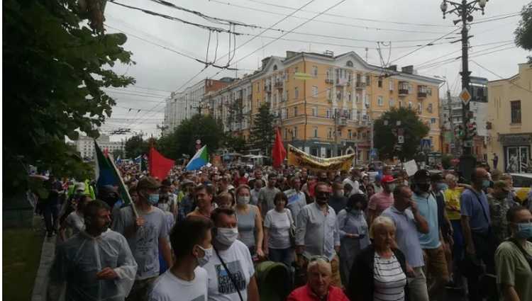 რუსეთი პუტინის გარეშე - ხაბაროვსკის მიტინგზე ათასობით ადამიანი შეიკრიბა