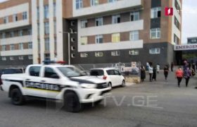 სამარშრუტო ტაქსი თელავთან ცემენტის ბოგირს შეეჯახა და გადატრიალდა - 11ადამიანი დაშავდა სამარშრუტო ტაქსი თელავთან ცემენტის ბოგირს შეეჯახა და გადატრიალდა - 11ადამიანი დაშავდა