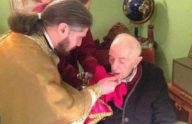 "გადავიღოთ, მამაო, მაი სურათი მე იქეთ გამომადგება და შენ აქეთო…" - დეკანოზი შალვა კეკელია ედუარდ შევარდნაძეს აზიარებს