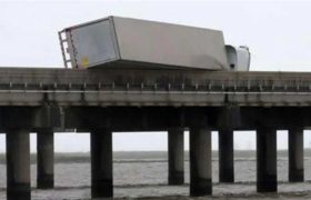 ქარიშხალ სალის აშშ-ში 1 ადამიანი შეეწირა, ნახევარი მილიონი კი უშუქოდ დარჩა ქარიშხალ სალის აშშ-ში 1 ადამიანი შეეწირა, ნახევარი მილიონი კი უშუქოდ დარჩა