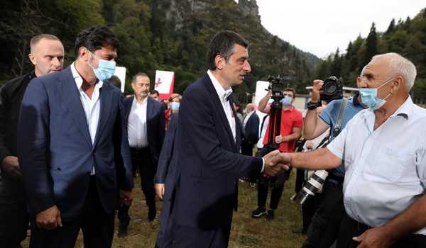 "პირბადე მიკეთია ყოველთვის"- რას ამბობს გახარია და რაზე მეტყველებენ ფოტოები