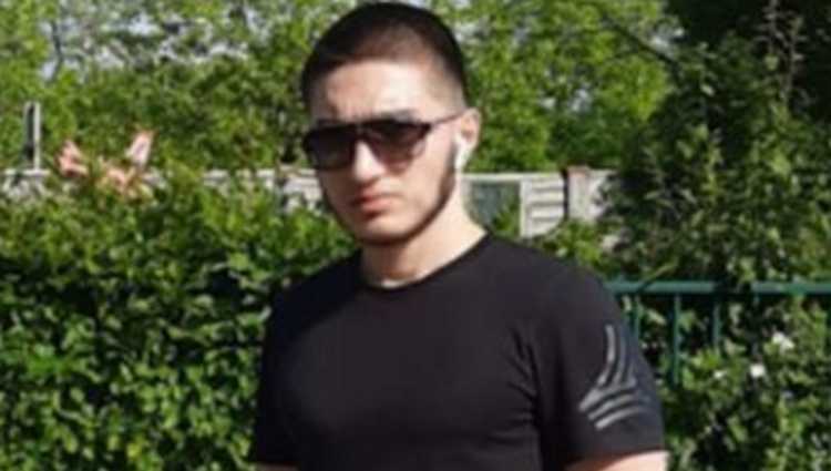 პარიზელ პედაგოგს თავი მოსკოვში დაბადებულმა ჩეჩენმა აბდულა ანზოროვმა მოჰკვეთა