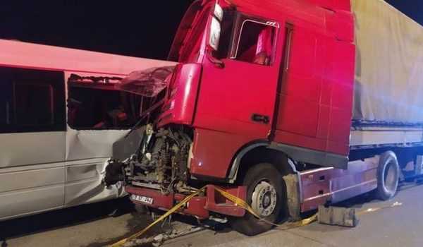 „მეუღლე სამი თვის წინ შეირთო“ – რას ამბობს დაღუპულებზე მეგობარი, რომელიც ტრაგიკულ ავარიას შემთხვევით გადაურჩა