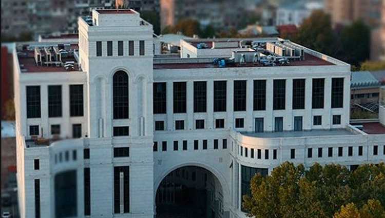 სომხეთმა დაბომბა განჯის აეროპორტი, რომელიც საქართველოდან 38 კმ-შია