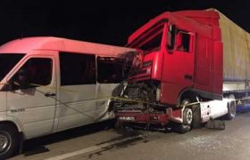 საშინელი ავარია გორთან - ტრაილერი მიკროავტობუსს შეასკდა - 5 ადამიანი დაიღუპა, 14 დაშავდა