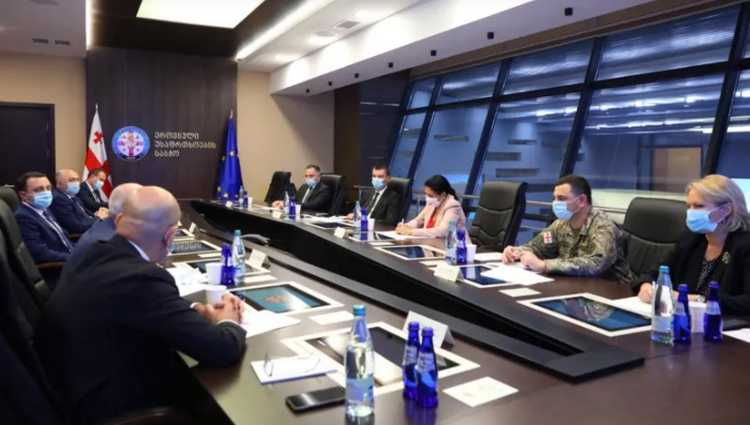 საქართველომ სომხეთის და აზერბაიჯანის მიმართულებით სამხედრო ტვირთების გატარება შეაჩერა