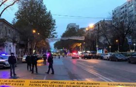 წერეთელზე ბანკში შეიარაღებული პირი შეიჭრა და 9 ადამიანი მძევლად აიყვანა