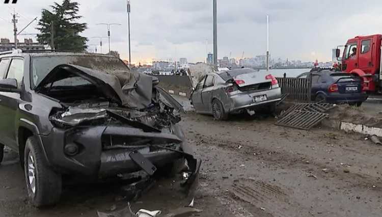 ბათუმში 3 მანქანა დაეჯახა ერთმანეთს