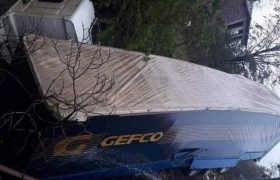 ლანჩხუთთან ტრაილერი გზიდან გადავარდა