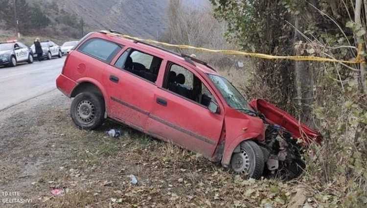 გორში 2 მანქანა შეეჯახა ერთმანეთს - ცოლ-ქმარი დაშავდა