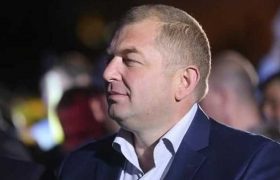 ხაშურის მერი გურასპაშვილი "ოცნების" კანდიდატმა დუგლაძემ ცემა ხაშურის მერი გურასპაშვილი "ოცნების" კანდიდატმა დუგლაძემ ცემა