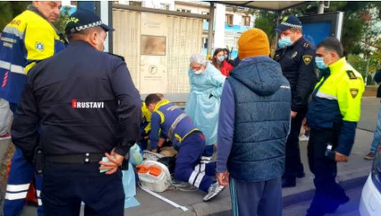 "გზა გადაკვეთა და გაჩერებაზე წაიქცა" - რუსთავში 69 წლის გივი მენთეშაშვილი გარდაიცვალა