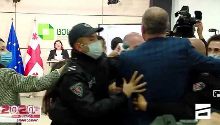 ცესკოში ნაციონალი დავით კირთაძე შეიჭრა - "რას აქვეყნებთ, არ გრცხვენიათ?!"