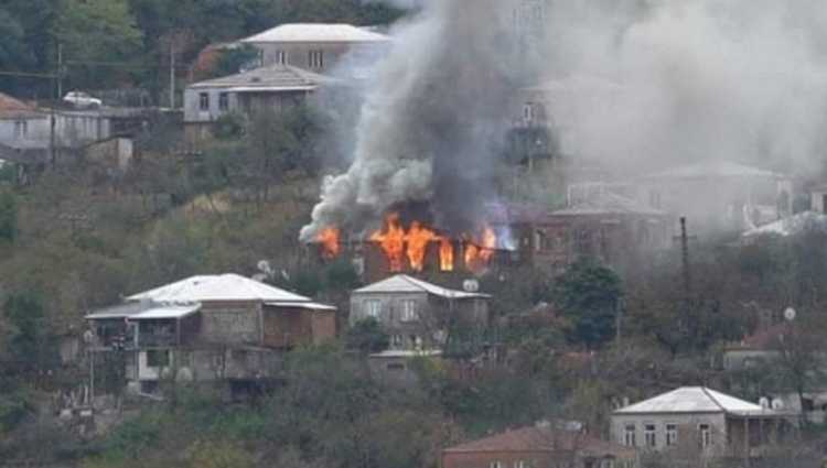 ქუთაისში სახლს ცეცხლი გაუჩნდა