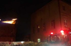 ჩუბინაშვილზე სახლის სახურავს ცეცხლი გაუჩნდა ჩუბინაშვილზე სახლის სახურავს ცეცხლი გაუჩნდა