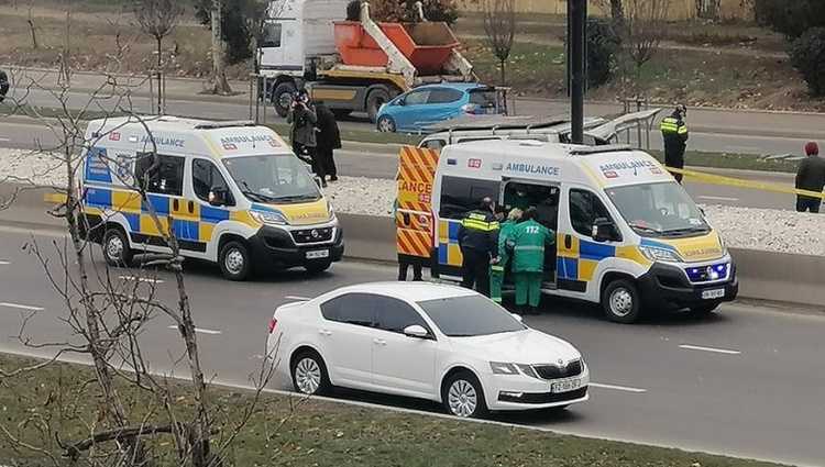 კახეთის გზატკეცილზე მანქანა მიკროავტობუსს დაეჯახა - 3 ადამიანი დაშავდა