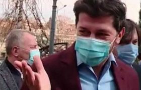 "ახალგაზრდა კაცი ხარ ტო, ცოტა ხო უნდა იაზროვნო" - კახა კალაძე ჟურნალისტს "ახალგაზრდა კაცი ხარ ტო, ცოტა ხო უნდა იაზროვნო" - კახა კალაძე ჟურნალისტს