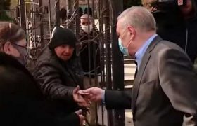 „ეს გაიყავით“ - ვოლსკიმ მოწყალების მთხოვნელებს 5 ლარი მისცა - ვიდეო