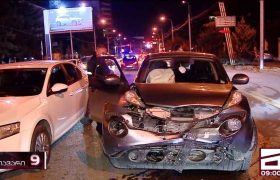 თბილისში ჭავჭავაძეზე 3 მანქანა შეეჯახა ერთმანეთს - 2 ადამიანი დაშავდა