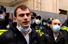 ნიკა მელიას ადვოკატები პარლამენტში არ შეუშვეს ნიკა მელიას ადვოკატები პარლამენტში არ შეუშვეს