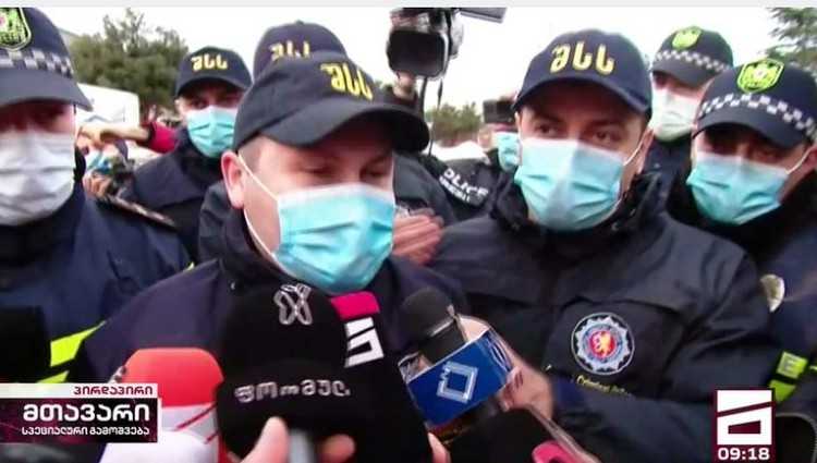 "მელიას დასაჭერად მოვედით" - ნაცმოძრაობის ოფისი პოლიციამ ალყაში მოაქცია