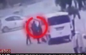 მანქანასთან მდგარი ქალი გასწია და რამდენჯერმე გაისროლა - გურამ ახალაიას მკვლელობის კადრები გავრცელდა - ვიდეო