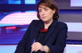 ელენე ხოშტარია - "მოლაპარაკება "ოცნებამ" ჩაშალა, ის ვაჭრობს და გამოძრომას ცდილობს, ხალხი კი იღლება" ელენე ხოშტარია - "მოლაპარაკება "ოცნებამ" ჩაშალა, ის ვაჭრობს და გამოძრომას ცდილობს, ხალხი კი იღლება"