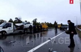 დიდი ავარია ქობულეთი-ბათუმის გზაზე - 6 მანქანა შეეჯახა ერთმანეთს დიდი ავარია ქობულეთი-ბათუმის გზაზე - 6 მანქანა შეეჯახა ერთმანეთს
