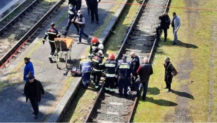 ზუგდიდში მატარებელი 82 წლის ქალს დაეჯახა